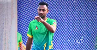 মাথায় আঘাত পেয়ে হাসপাতালে শরিফুল